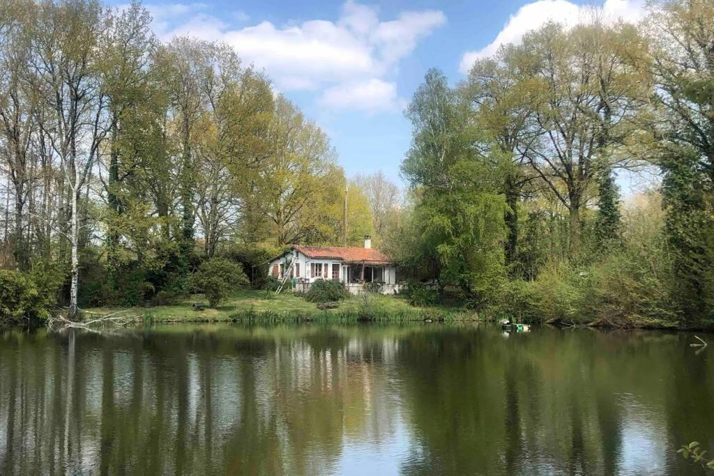 La Petite Maison Au Bord De L'Etang Chirac  Luaran gambar